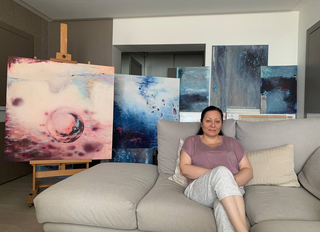 Helen Zhuskina in studio